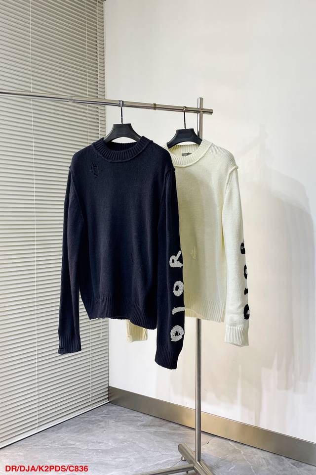 C836 Dr迪奥 24Ss春夏男装系列新品针织衫 来自 Dior And Otani Workshop 联名系列 衣袖展示 Dior 刺绣 背面饰以本季的主题